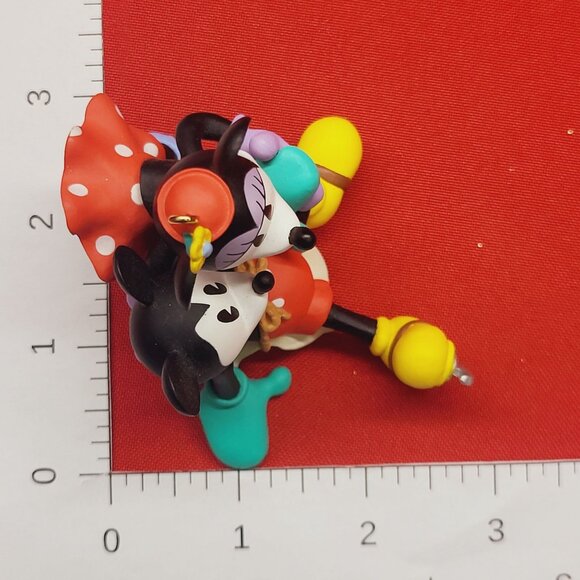 Hallmark Disney Mickey and Minnie Mouse Ice Skating Ornament 1997 - Picture 11 of 12